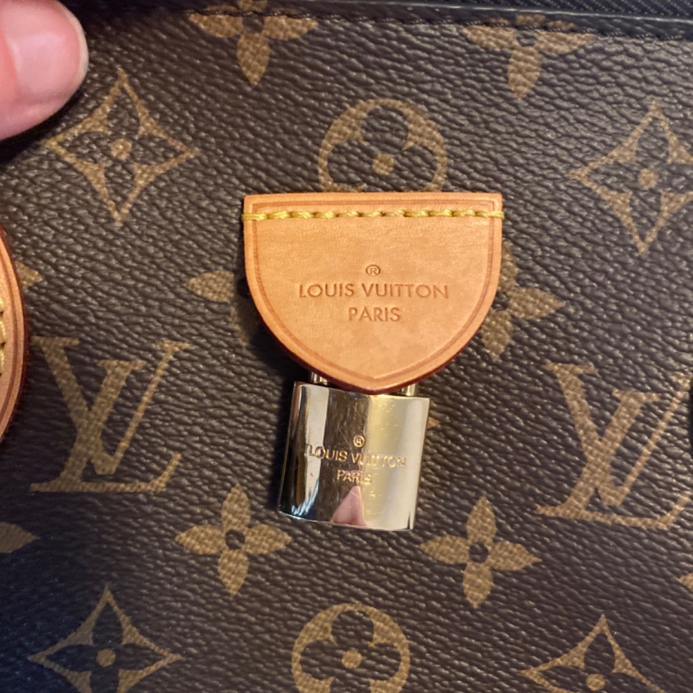 Louis Vuitton Rivoli MM - Picture 6 of 12